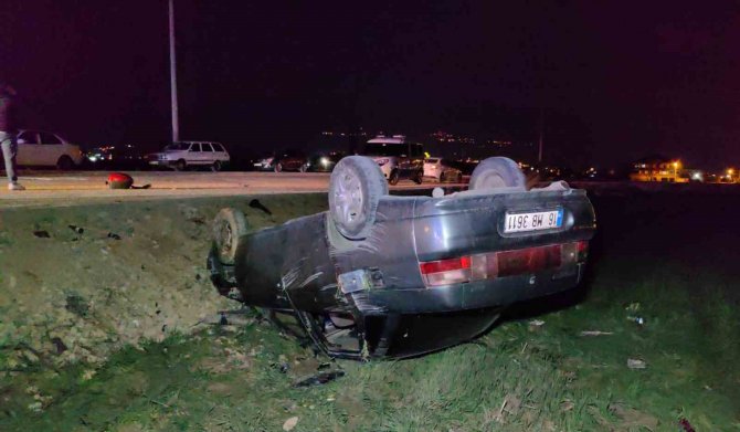 Otomobil İle Elektrikli Bisiklet Çarpıştı: 2 Yaralı