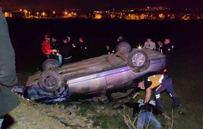 Otomobil İle Elektrikli Bisiklet Çarpıştı: 2 Yaralı