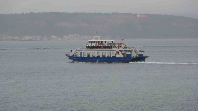 Bozcaada’ya Bazı Feribot Seferleri Fırtına Nedeniyle İptal Edildi