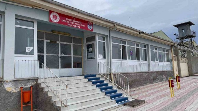 1983 Yılından Beri Hizmet Veriyordu, Deprem Tedbiri Sebebi İle Boşaltıldı