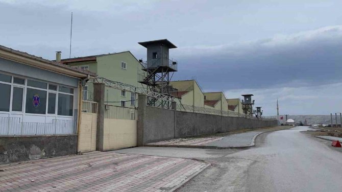 1983 Yılından Beri Hizmet Veriyordu, Deprem Tedbiri Sebebi İle Boşaltıldı