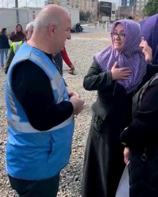Depremzede Kadından Duygu Dolu Sözler: "Herkes Gitti, Sadece Devletimiz Kaldı"