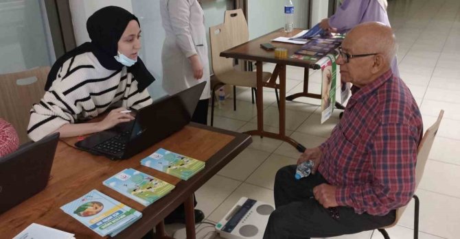 Sağlık Hizmeti Depremzedelerin Ayağına Gidiyor