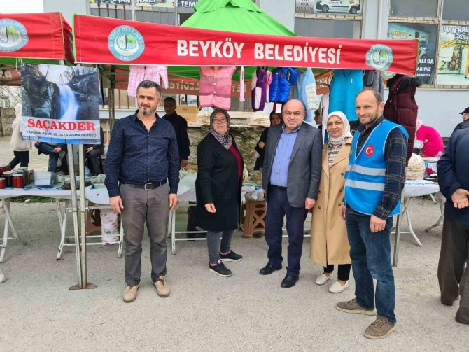 İ̇htiyaç Sahipleri İçin Kendi Ürünlerini Sattılar