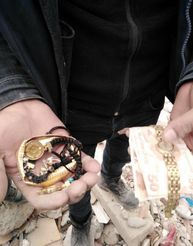 Elazığ Belediyesi Görevlilerinden Alkışlanacak Hareket