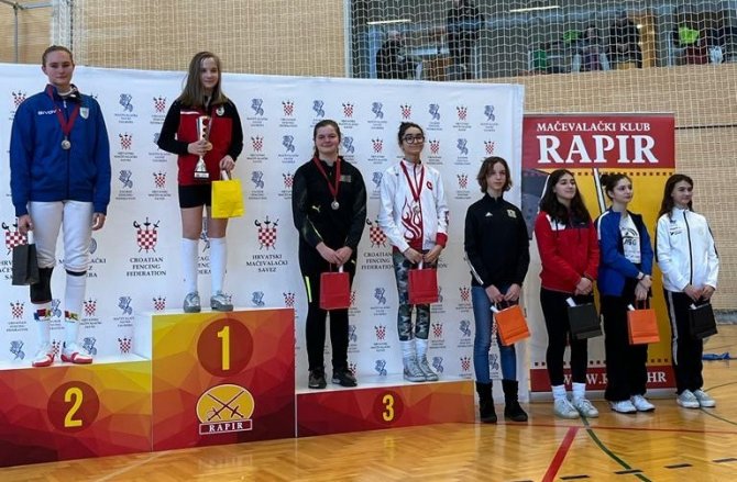 Eskrimde Elif Ada Yıldız Bronz Madalya Kazandı