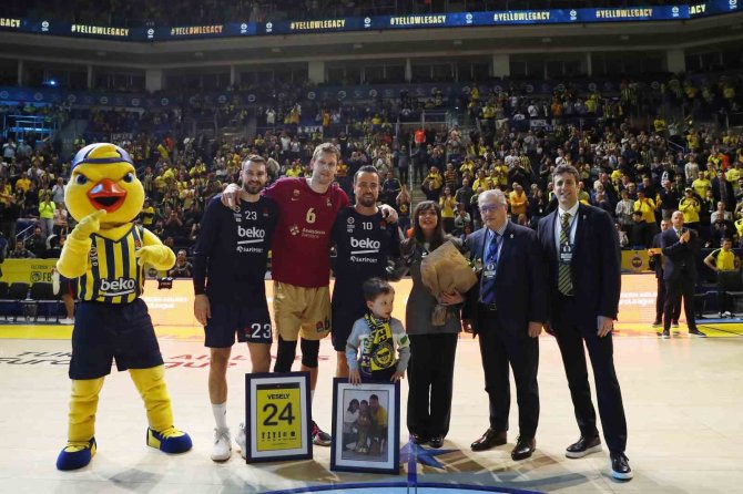 Thy Euroleague: Fenerbahçe Beko: 81 - Barcelona: 73