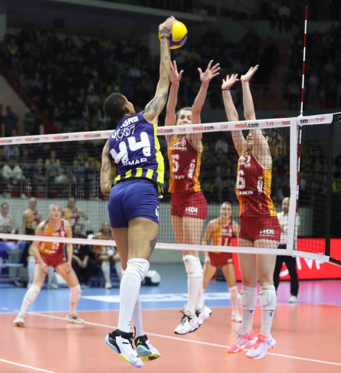 Sultanlar Ligi: Fenerbahçe Opet: 3 - Galatasaray Hdı Sigorta: 0
