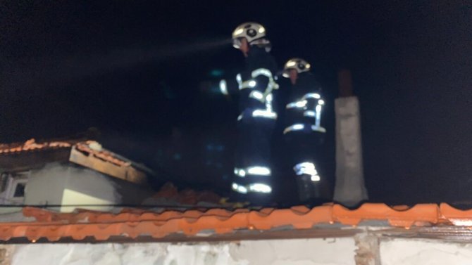 Hapisten Yeni Çıkan Eşiyle Tartıştı, Evini Ateşe Verdi