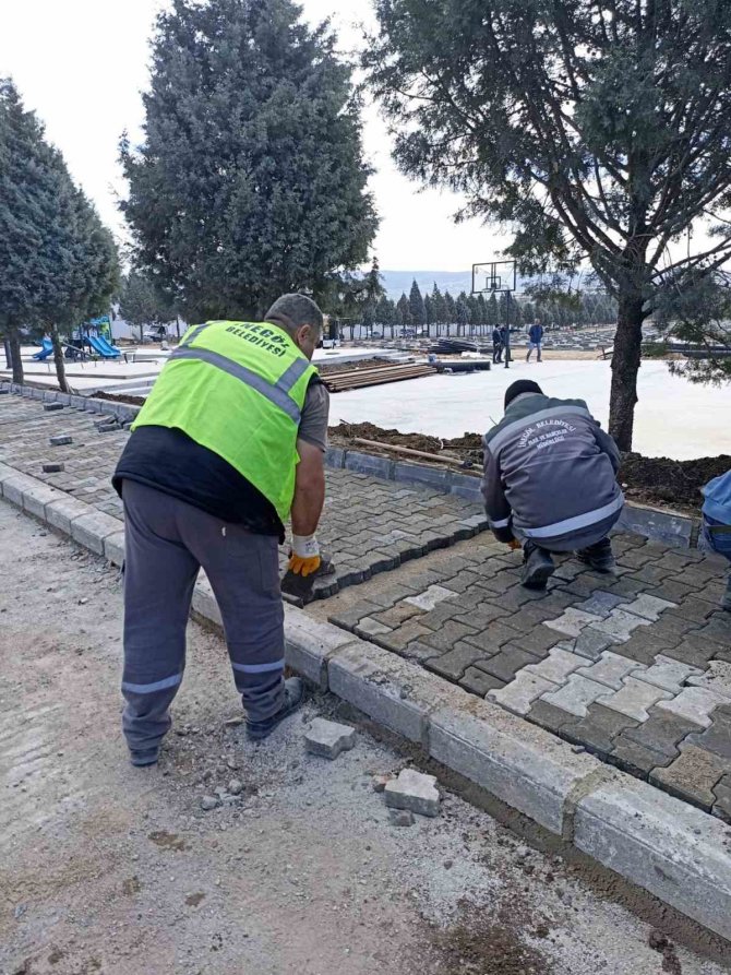 İ̇negöl Belediyesi Ekipleri Deprem Bölgesinde Çalışmalarını Sürdürüyor
