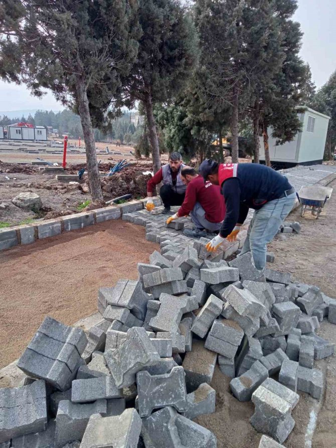 İ̇negöl Belediyesi Ekipleri Deprem Bölgesinde Çalışmalarını Sürdürüyor
