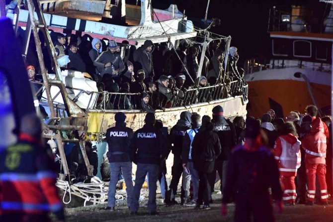 İ̇talya Açıklarında Binden Fazla Göçmen Kurtarıldı