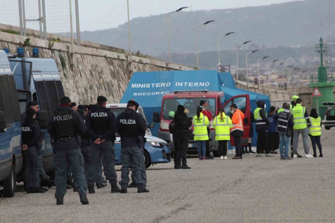 İ̇talya Açıklarında Binden Fazla Göçmen Kurtarıldı