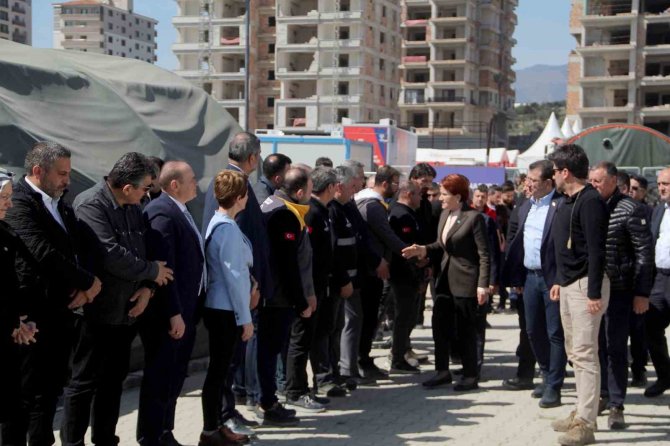 Akşener: "Depremzedeler Şehirlerine Dönmek İstiyor"