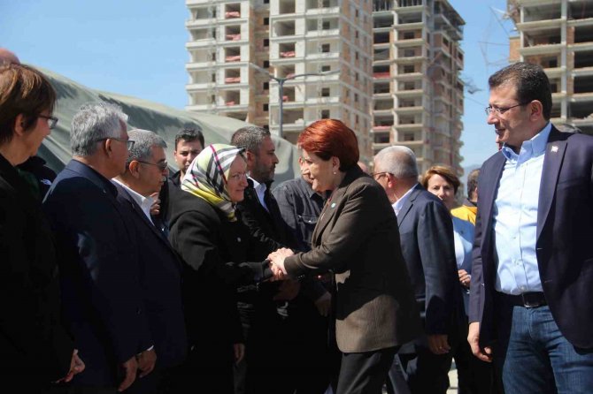 Akşener: "Depremzedeler Şehirlerine Dönmek İstiyor"