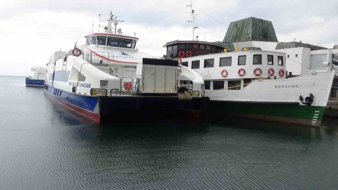 İ̇zmir’de Deniz Ulaşımına Fırtına Engeli