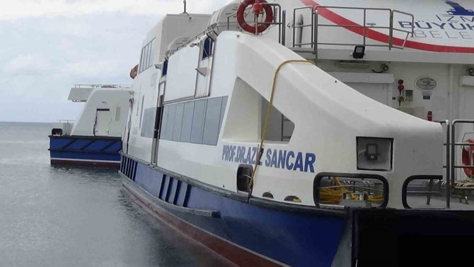 İ̇zmir’de Deniz Ulaşımına Fırtına Engeli