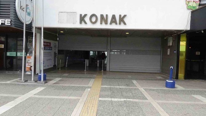 İ̇zmir’de Deniz Ulaşımına Fırtına Engeli