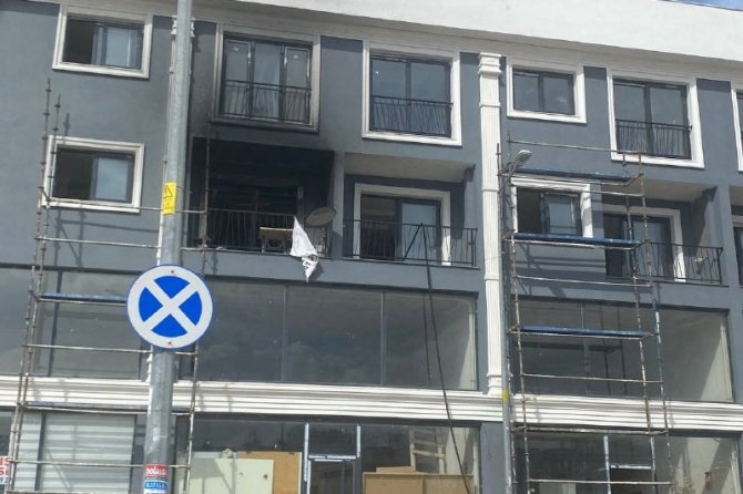 İ̇zmir’de Bir Evde Çıkan Yangında Yaşlı Adam Hayatını Kaybetti