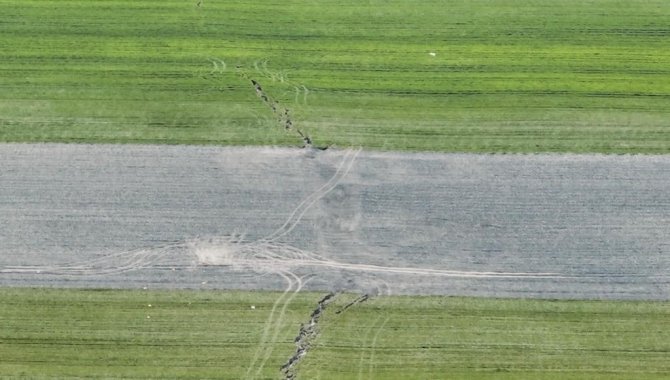 Depremin Büyüklüğünü Fay Hattının Kırıklığı Gözler Önüne Serdi, Kilometrelerce Uzanan Fay Kırığı Böyle Görüntülendi