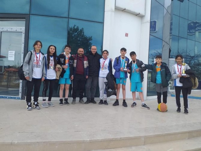 Kars’ta Sokak Basketbolu Şampiyonları Belli Oldu