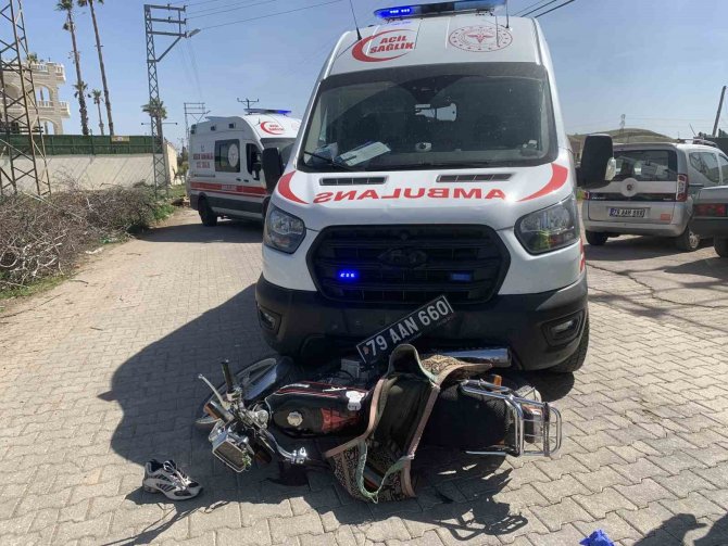 Kilis’te Ambulans İle Motosiklet Çarpıştı: 2 Yaralı