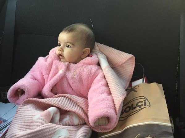 Depremzede Baba, Kızının Mezarının Yanındaki Konteynerde Yaşamını Sürdürüyor