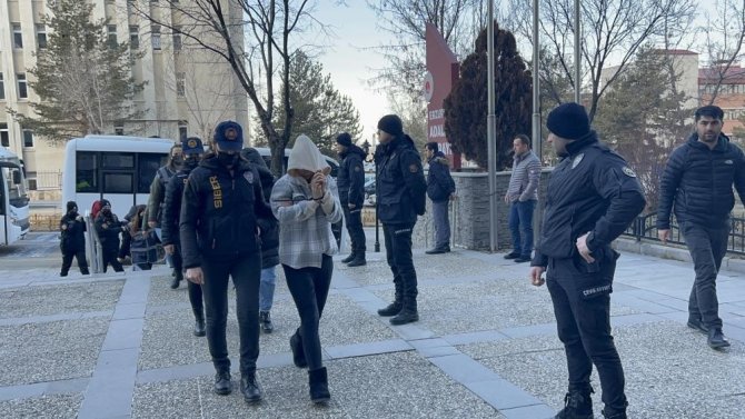 Sahte Araç Kiralama Operasyonunda 13 Tutuklama