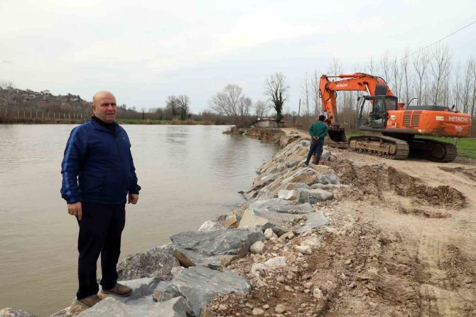 Nehir Adım Adım Yutuyordu, O Yola Taş Dolgulu Çözüm