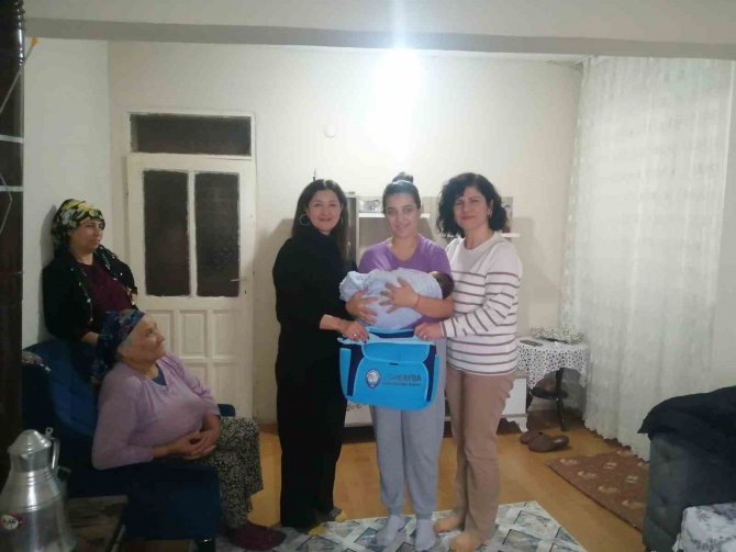 Salihli’de ‘Hoş Geldin Bebek’ Projesi Yüzleri Güldürüyor