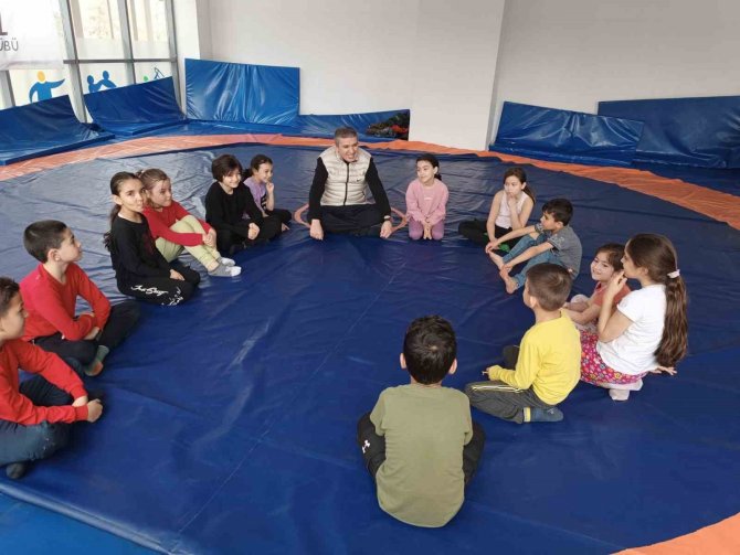 Sarıgöl’de Cimnastik Kursuna Yoğun İlgi