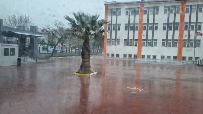 Balıkesir’de Beklenen Yağmur Başladı