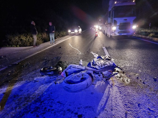 Otomobil İ̇le Çarpışan Motosikletin Sürücüsü Yaşamını Yitirdi