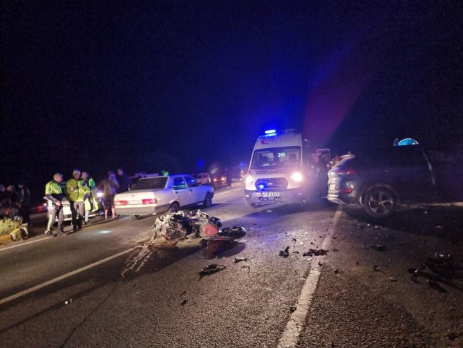 Otomobil İ̇le Çarpışan Motosikletin Sürücüsü Yaşamını Yitirdi