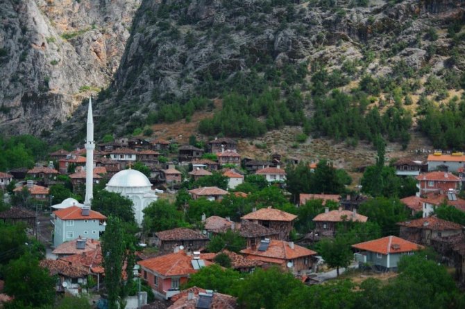 Tartışma Kanlı Bitti, Önce Komşusunu Sonra Kendini Vurdu