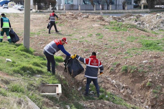 Ordu Büyükşehir, Deprem Bölgesinde Temizlik Çalışmalarını Sürdürüyor