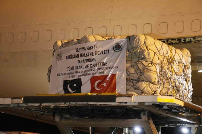 Pakistan’dan Türkiye’ye Çadırlar Gelmeye Başladı