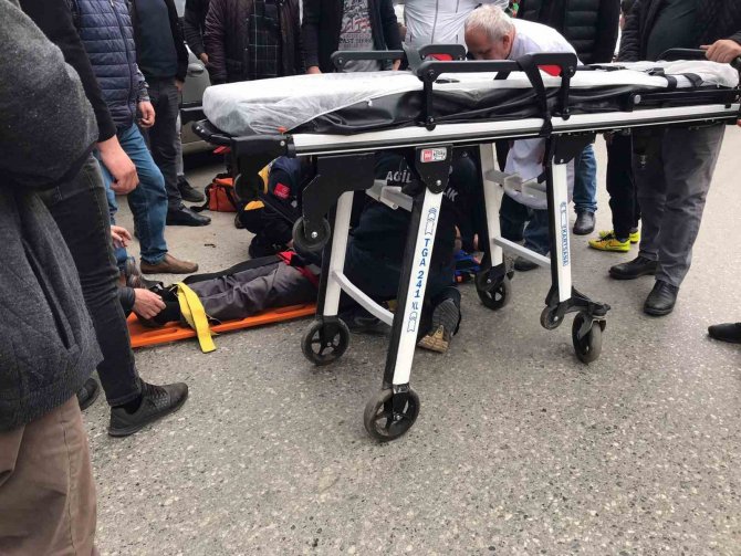 Yolun Karşısına Geçmek İsteyen Yaşlı Adama Otomobil Çarptı