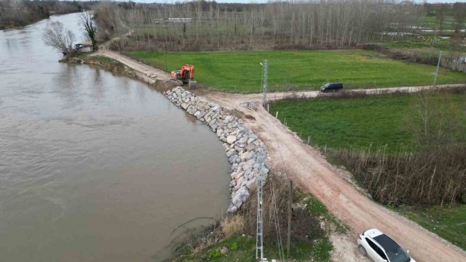Nehir Adım Adım Yutuyordu, O Yola Taş Dolgulu Çözüm