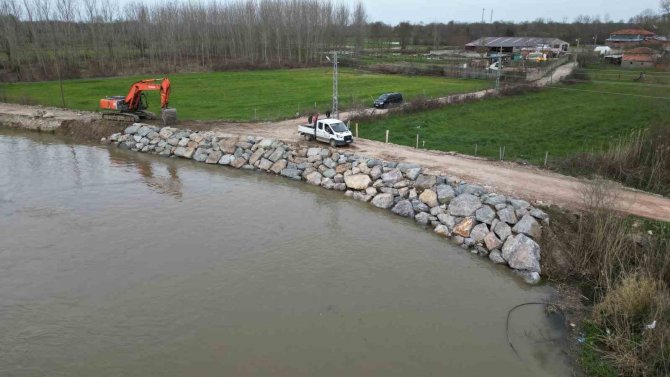 Nehir Adım Adım Yutuyordu, O Yola Taş Dolgulu Çözüm