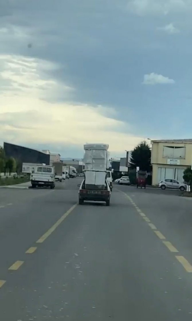 Otomobile Yüklediği Eşyalar İle Tehlikeye Davetiye Çıkardı