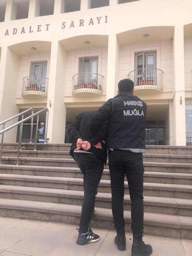 Satışa Hazır Uyuşturucuyla Yakalandı