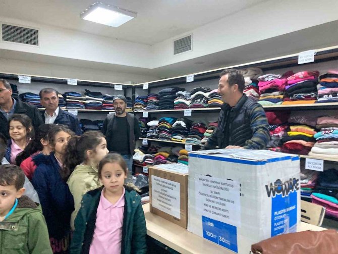 Sındırgılı Öğrenciler, Depremzede Kardeşlerine Yardım Gönderdi