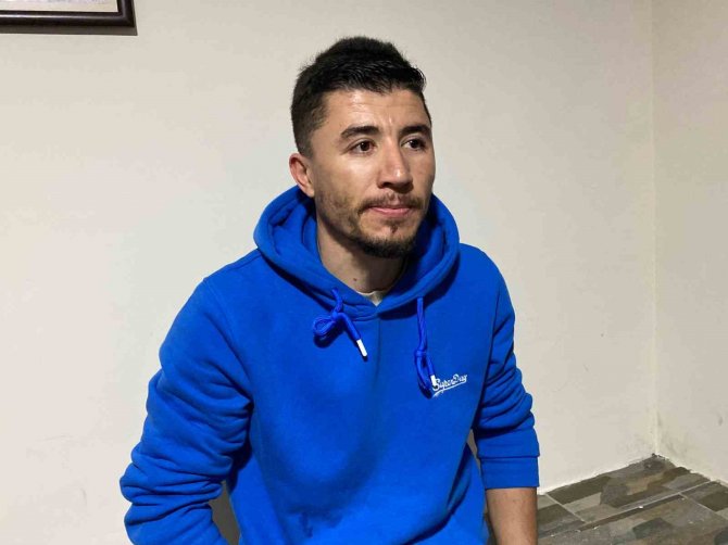 Otomobiliyle Köpeği Ezdi, Arkasına Bakmadan Uzaklaştı