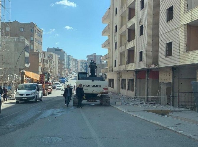 Şırnak’ta Depreme Dayanıksız 2 Bina Yıkılıyor