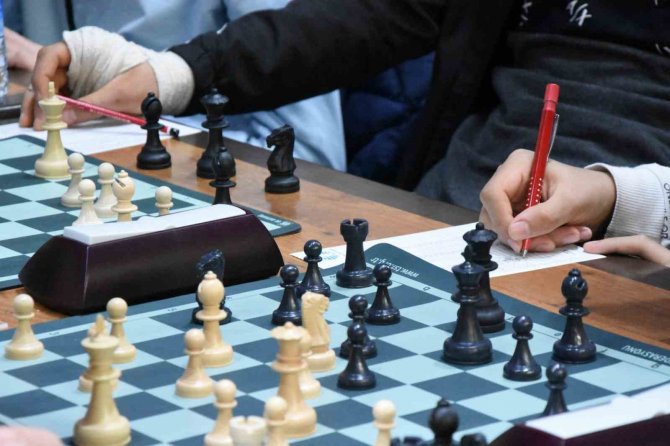 Sivas Satrançta "Tek Yürek"