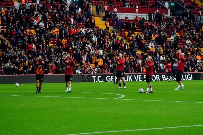 Spor Toto Süper Lig: Galatasaray: 0 - Kasımpaşa: 0 (Maç Devam Ediyor)