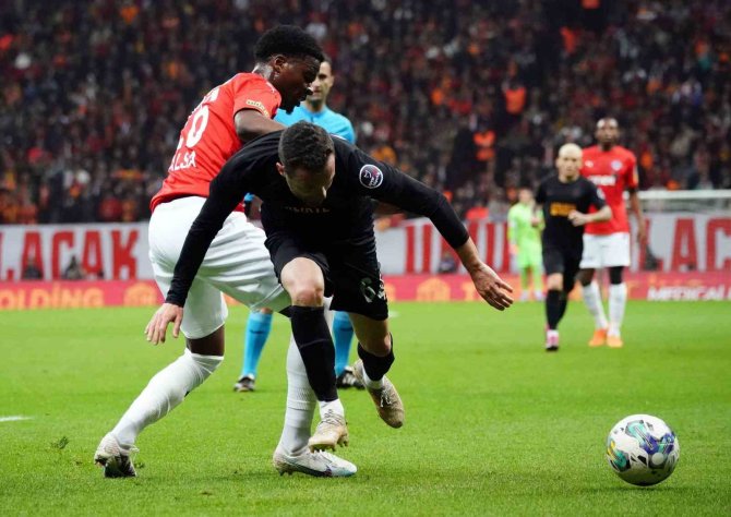 Spor Toto Süper Lig: Galatasaray: 0 - Kasımpaşa: 0 (İ̇lk Yarı)