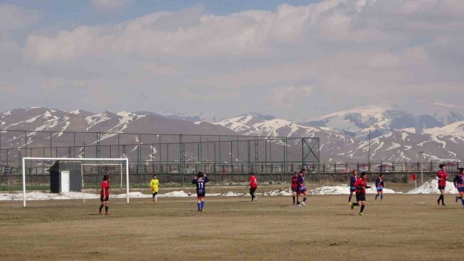 Yüksekova Kadın Futbol Takımı Evinde Yenildi
