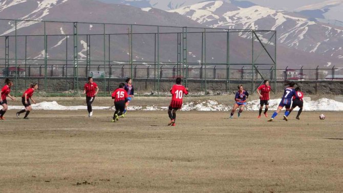 Yüksekova Kadın Futbol Takımı Evinde Yenildi